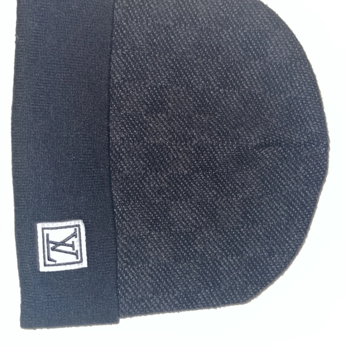 Mörkblå Louis Vuitton mössa