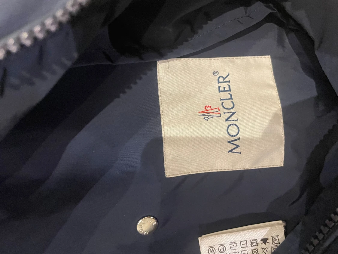 Blå vindjacka från Moncler med huva - 3
