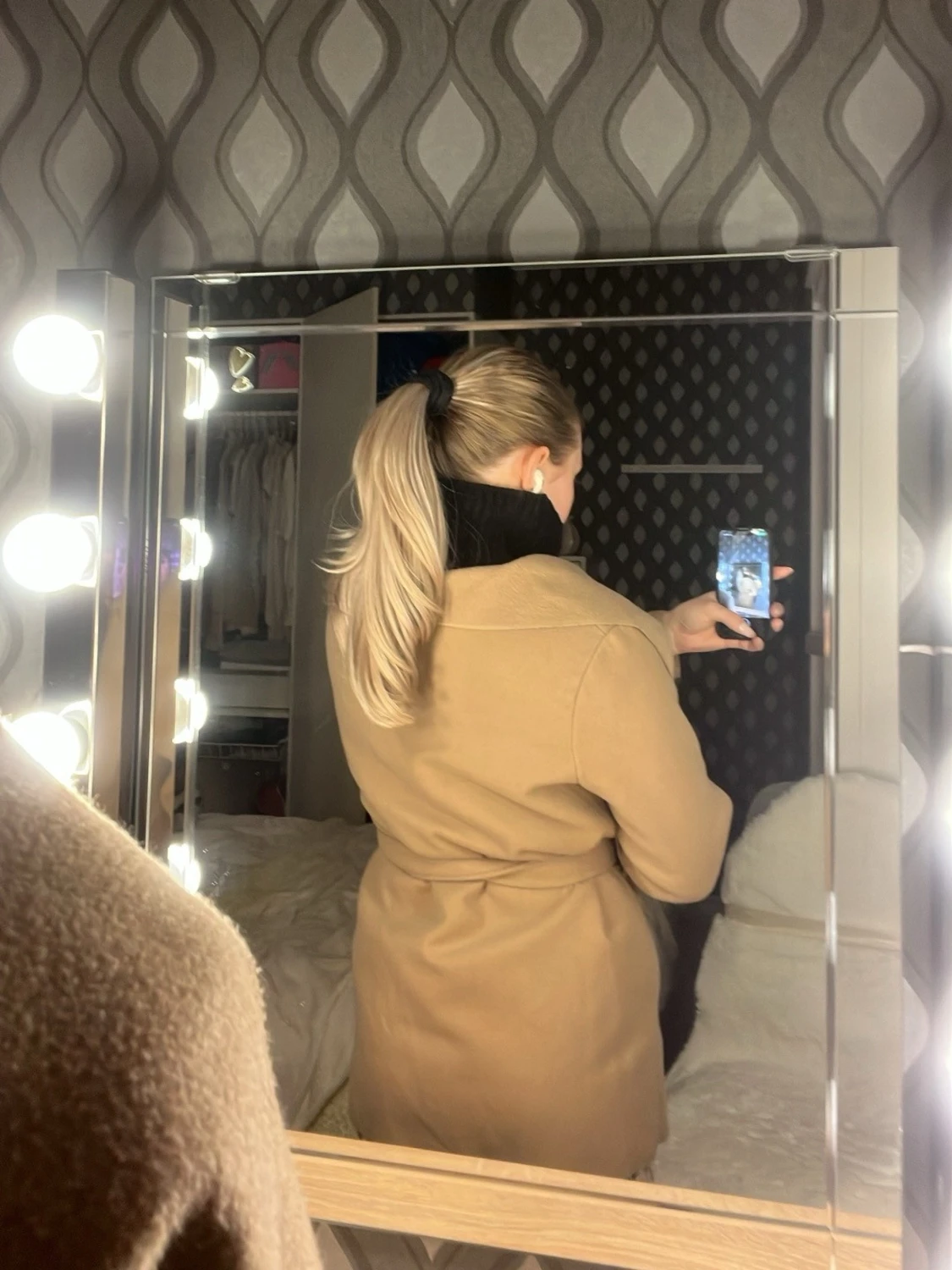 Beige omlottkappa med knytskärp - 1