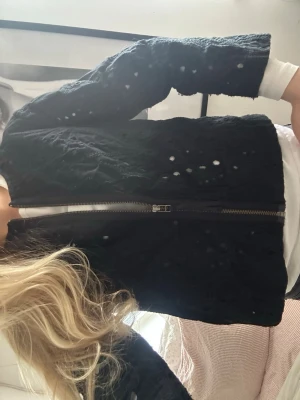 Jacka/kofta  - Sååå najs jacka/kofta/bolero från noanoa, supernajs t fest & vardag!