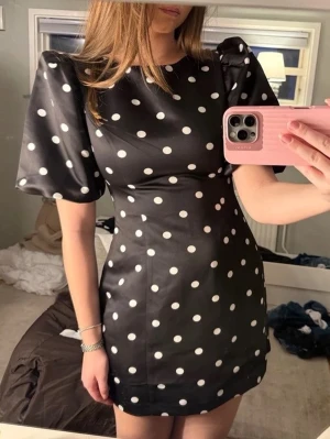 Klänning  - Storlek 36 från Gina tricot! 