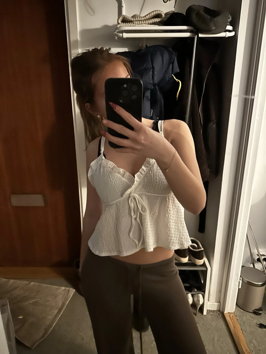 Vit omlott linnetopp med knyt