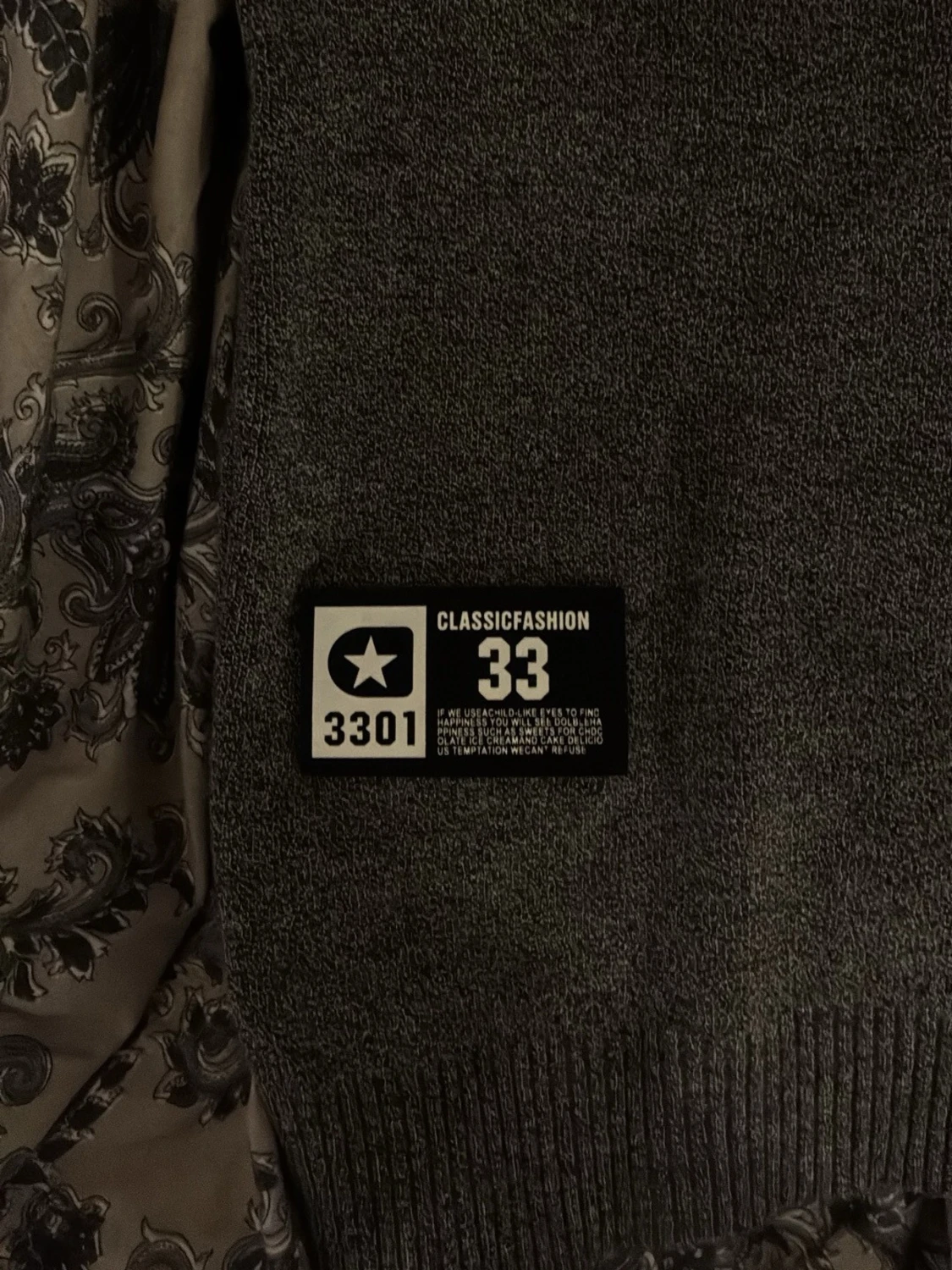 Grå stickad tröja med grafiskt mönster - 2