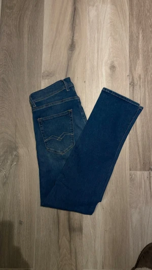 Replay jeans  - Säljer ett par stilrena jeans från replay 