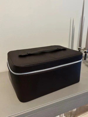 CAIA necessär  - Fint skick! Aldrig använt 