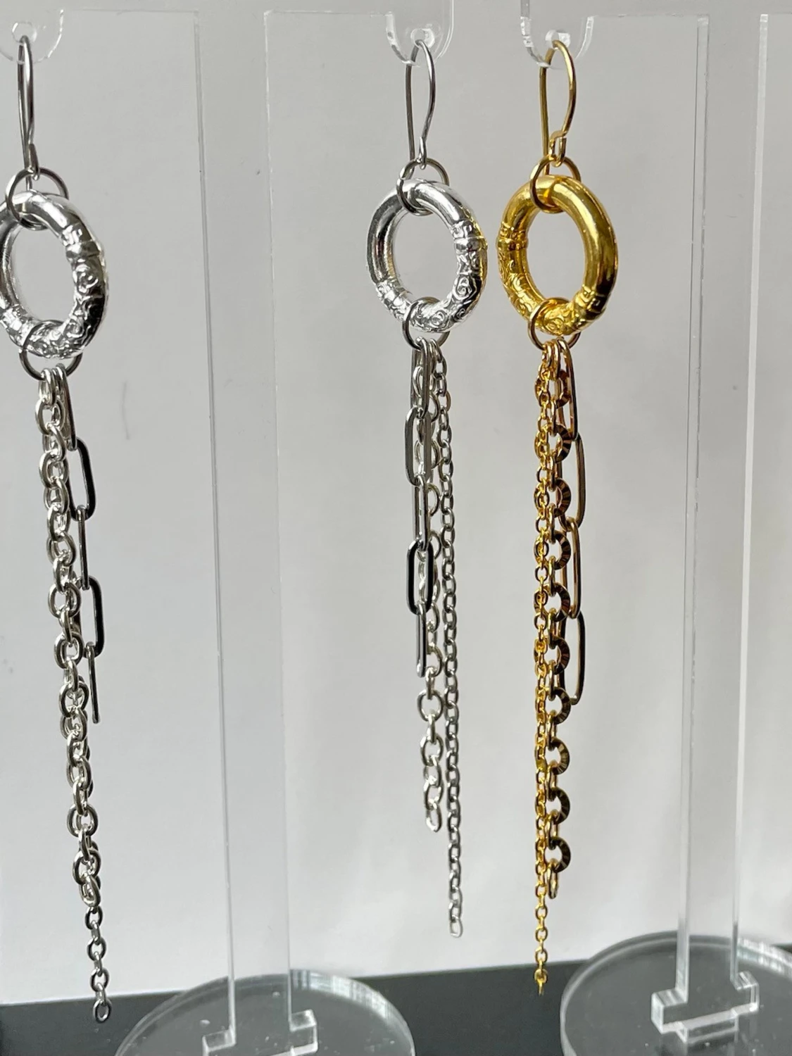 Rostfritt stål, Silvriga örhängen med ring och kedjor - 2