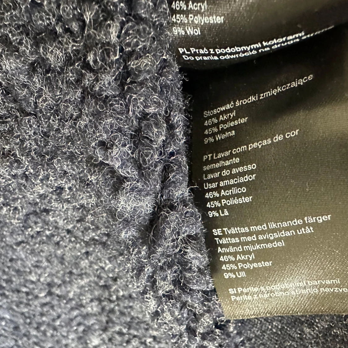 Mörkblå teddyjacka från Weekday - 3