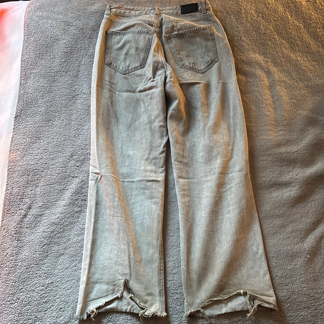 Gråa wide jeans från Gina Tricot - 3