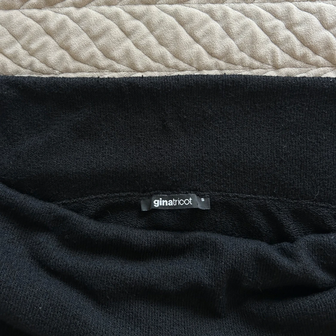 Svart offshoulder topp Gina Tricot - 2