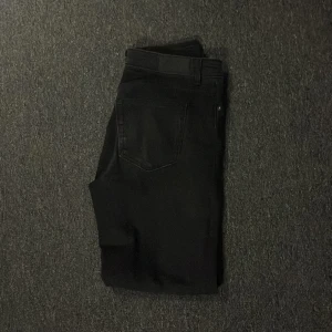 Svarta slim fit byxor från Dressmann - Svarta slim fit byxor från Dressmann 