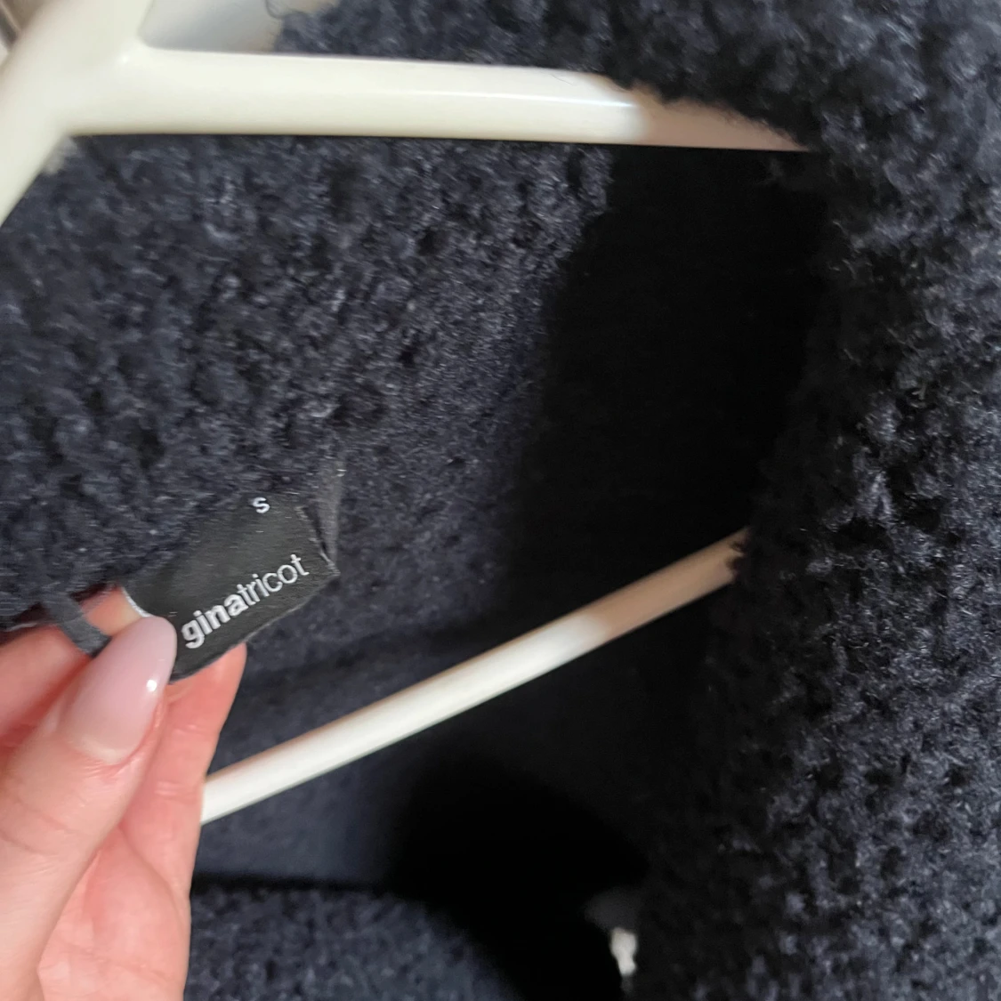 Svart teddyjacka från Gina Tricot - 3