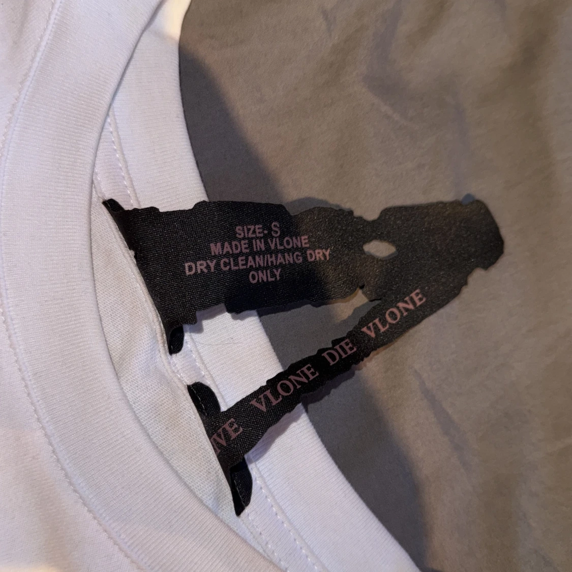 vit / lila VLONE tshirt - 3