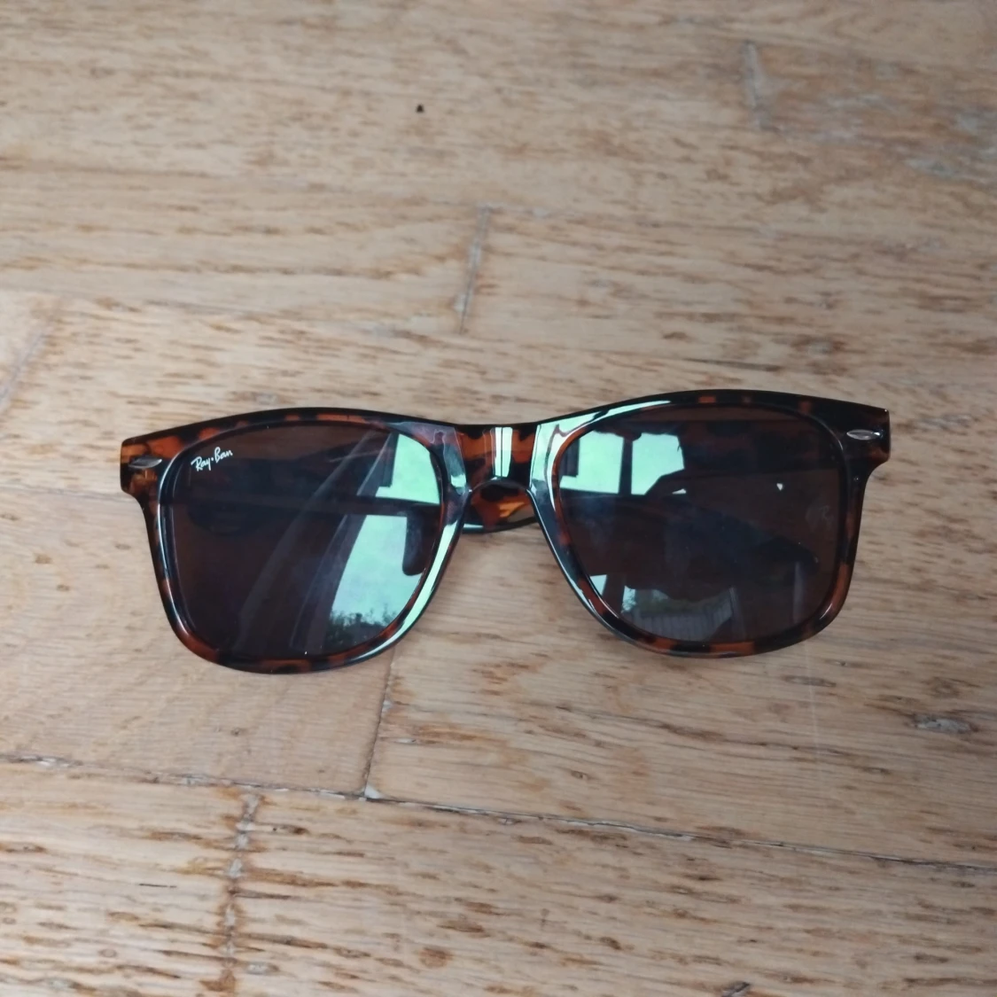 Ray-Ban Wayfarer leopardmönstrade solglasögon