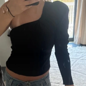 One shoulder topp - Jätte söt 