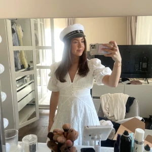 Studentklänning  - Superfin studentklänning från Adoore! Endast använd en gång! 