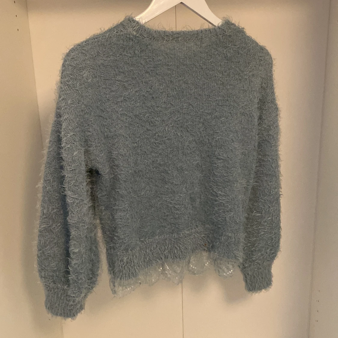 Ljusblå fluffig stickad tröja Lindex - 1