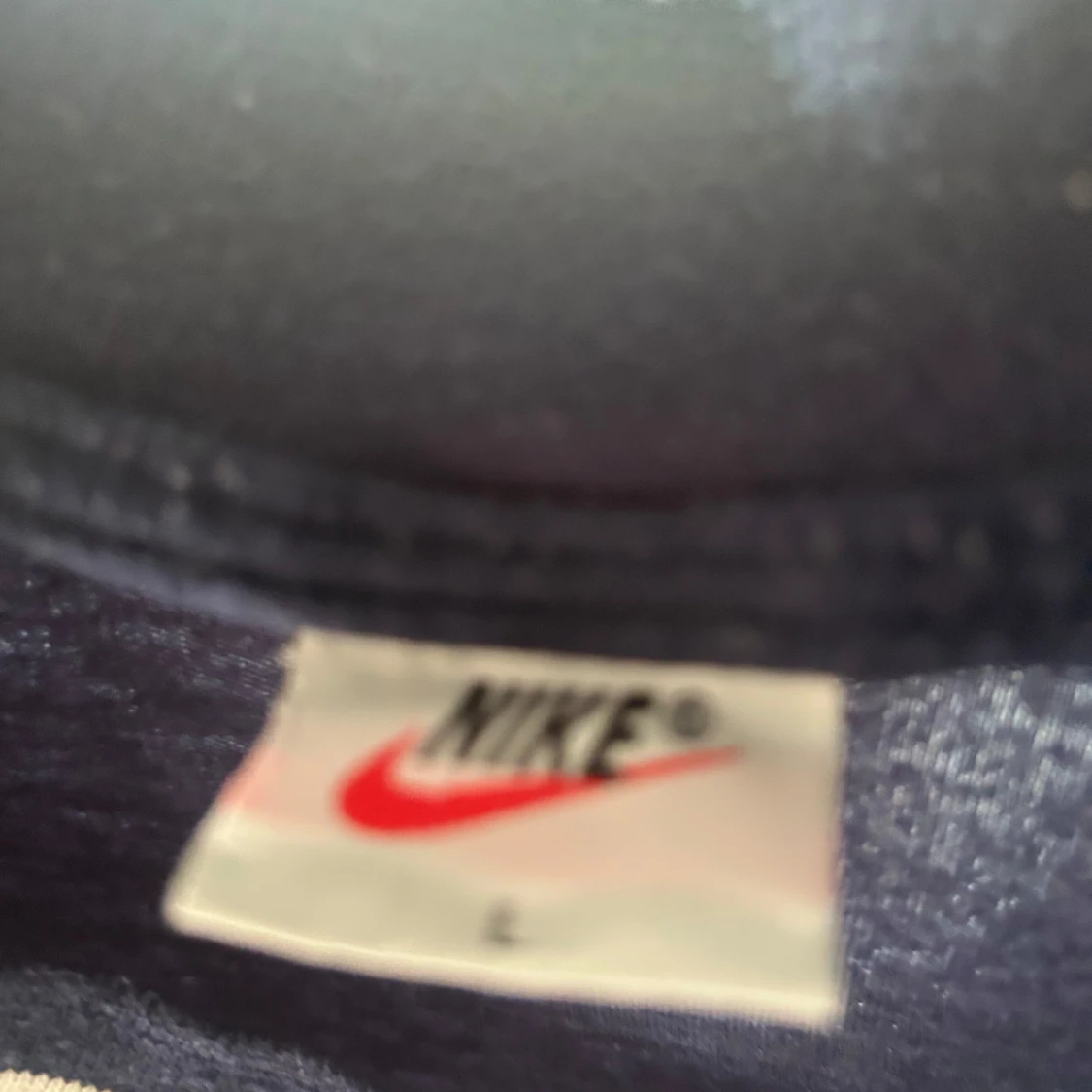 Mörkblå Nike t-shirt med vita detaljer - 2