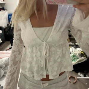 Blus - Jättesöt blus från Gina tricot med knyten