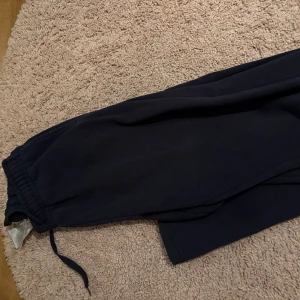 Gina mjukisbyxor  - Mörkblå mjukisbyxor från Gina Tricot, storlek Xxs, använda men ändå bra skick! 💕