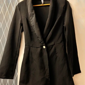 Svart kavajklänning - Från new york💕