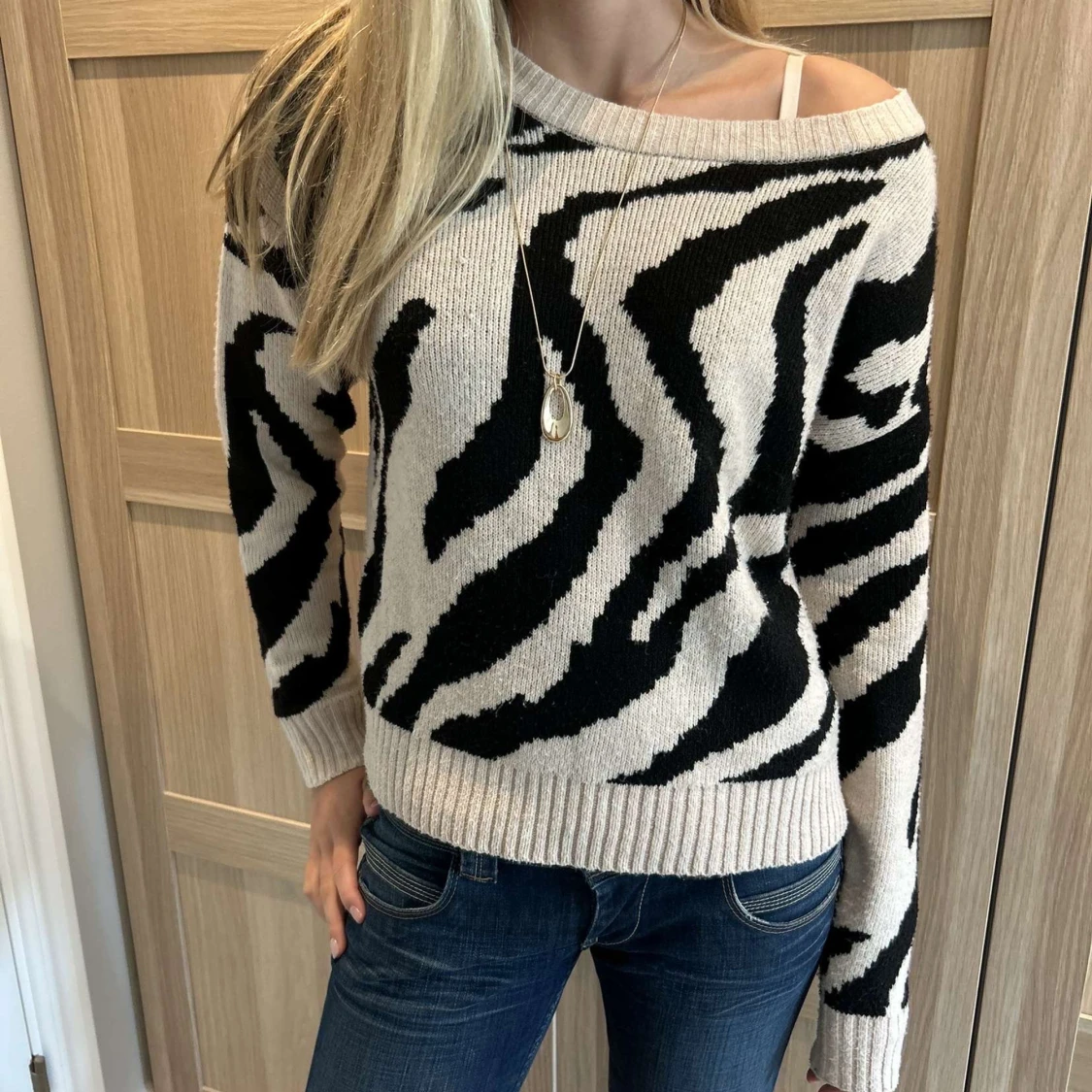 Zebramönstrad stickad tröja - 1