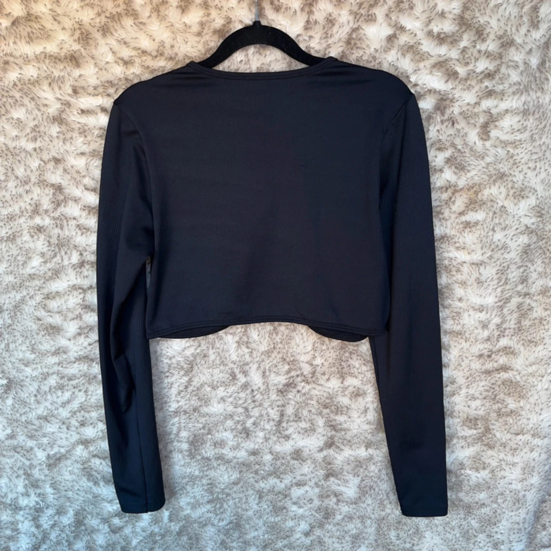 Svart croppad långärmad topp H&M - 2