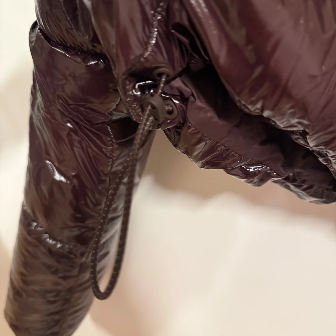 Croppad brun pufferjacka från Zara - 4