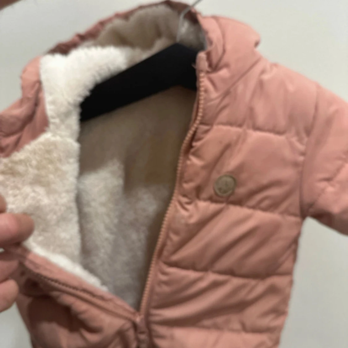 Rosa pufferoverall med öron på huvan - 1