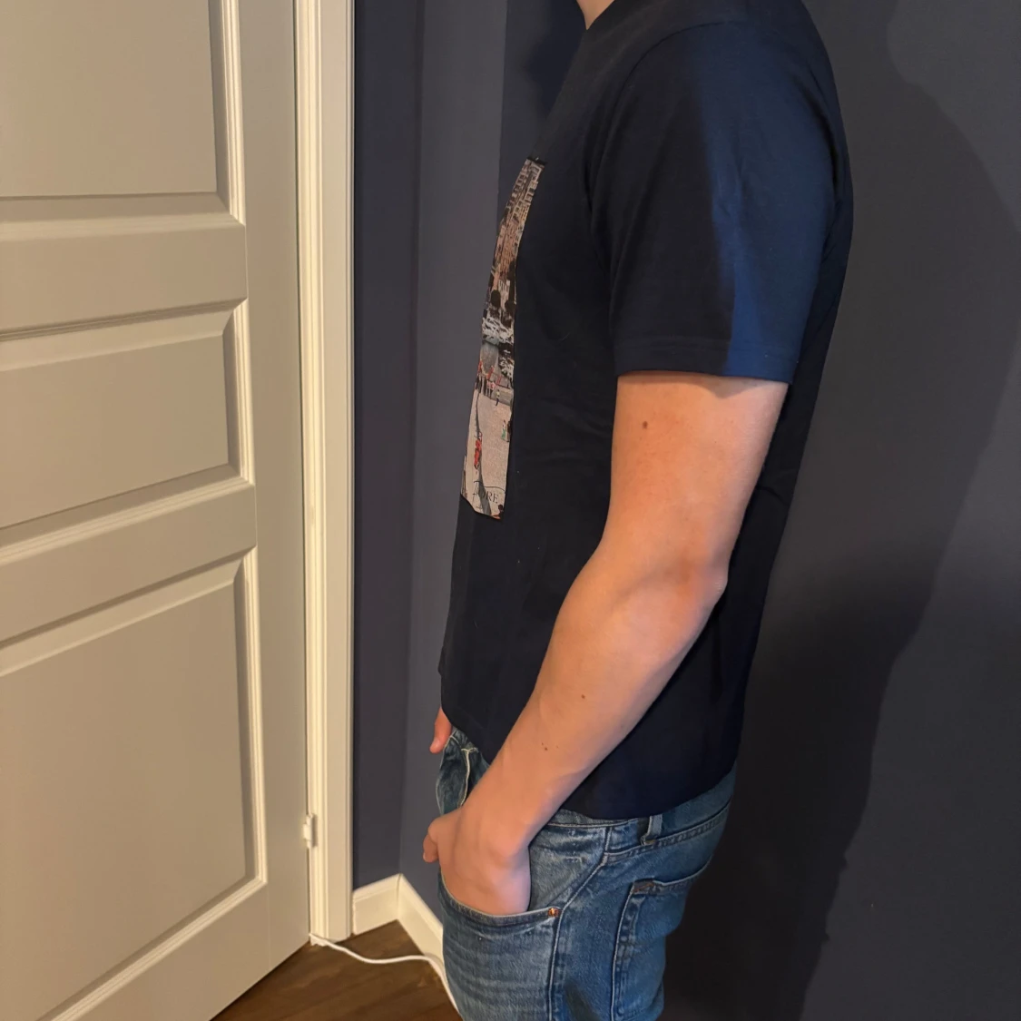 Mörkblå t shirt  - 1