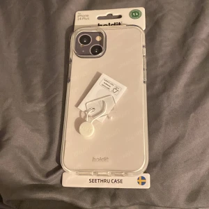 Holdit Seethru Case för iPhone 14 Plus - Transparent och stöttåligt mobilskal för iPhone 14 Plus från Holdit. Slimmad design med full täckning, greppvänligt och stöd för trådlös laddning inklusive MagSafe. Produkten är helt ny, oanvänd, vegancertifierad och levereras i återvunnen förpackning. Säljer då jag köpte fel storlek.