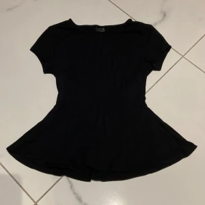 Peplum topp - Skriv till mig privat om du har några frågor!