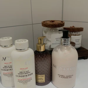 Oöppnade produkter - Helt nya skönhetsprodukter för kropp och hår. 2 balsam, en hand loation samt en kropps loation. Luktar mycket gott och är i full size. 🌷