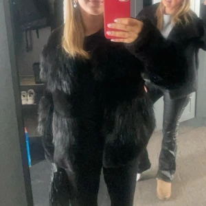 Pälsjacka - Supersnygg pälsjacka från HM 