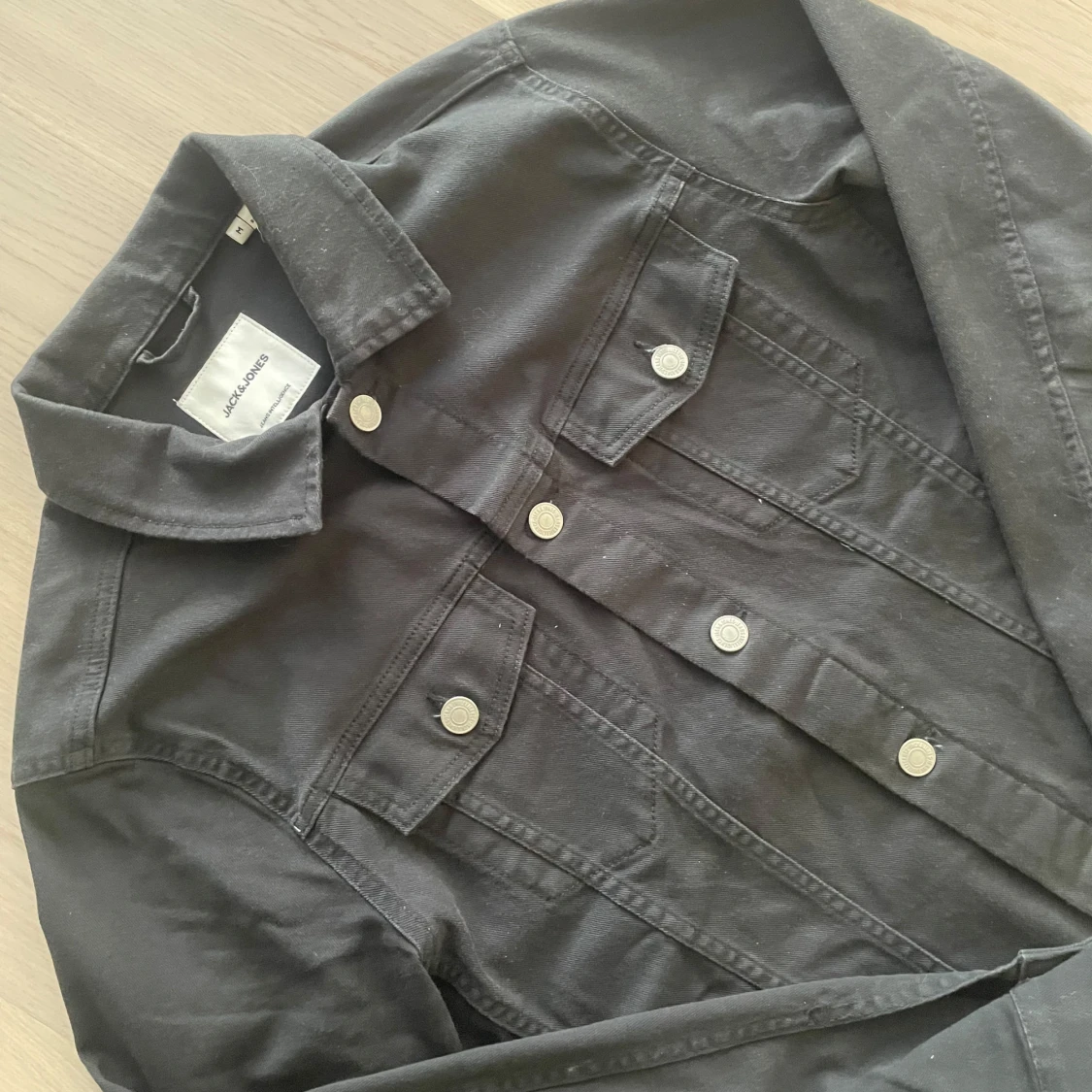 Svart jeansjacka från Jack & Jones - 1