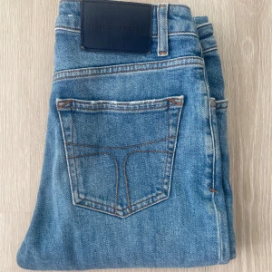Tiger Of Sweden Jeans  - Ett par Tiger Of Sweden Jeans i slim fit | Storlek 26/32 passar 170-178 ish |  Riktigt fin skick utan defekter 10/10 | Nypris 1499kr | Skriv vid frågor eller funderingar 😃