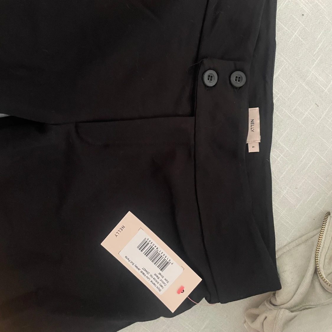 Svarta bootcut byxor från Nelly - 1