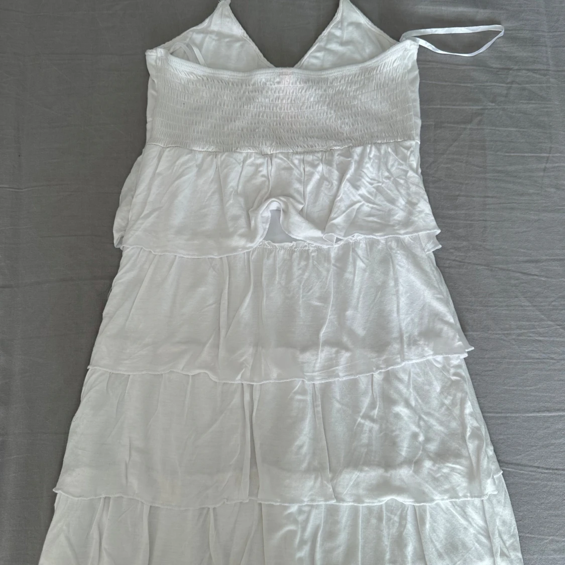 Vit somrig volangklänning  - 1