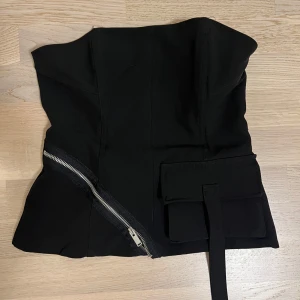 Zara korsett  - Snygg och cool Zara korsett köpt för ett tag sen, säljer då den inte används längre 🫶