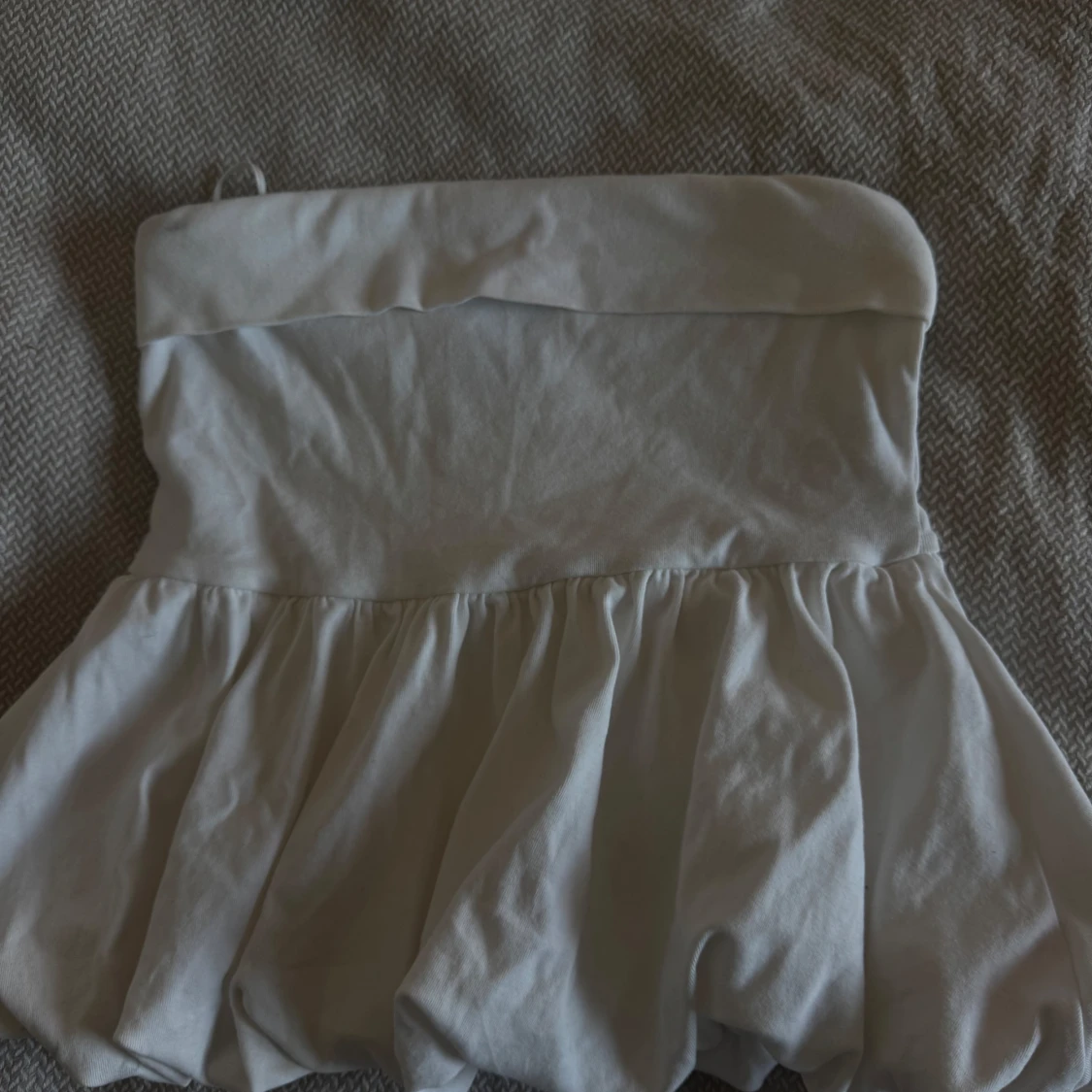 Vit volangig tubtopp  - 1