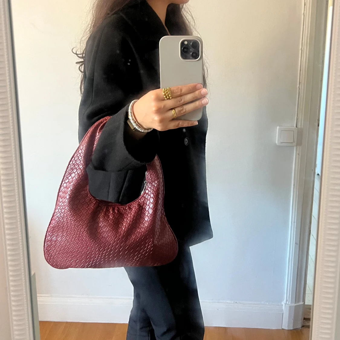 Vinröd axelväska i skinnimitation - 2