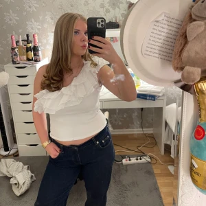 One shoulder volangtopp - Använd fåtal gånger, superfin!!