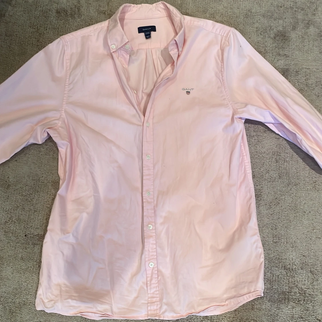 Ljusrosa skjorta från GANT, 170/Small