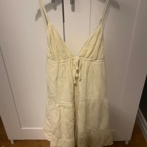Ljusgul sommarklänning - Gul klännig aldrig Andvänd!