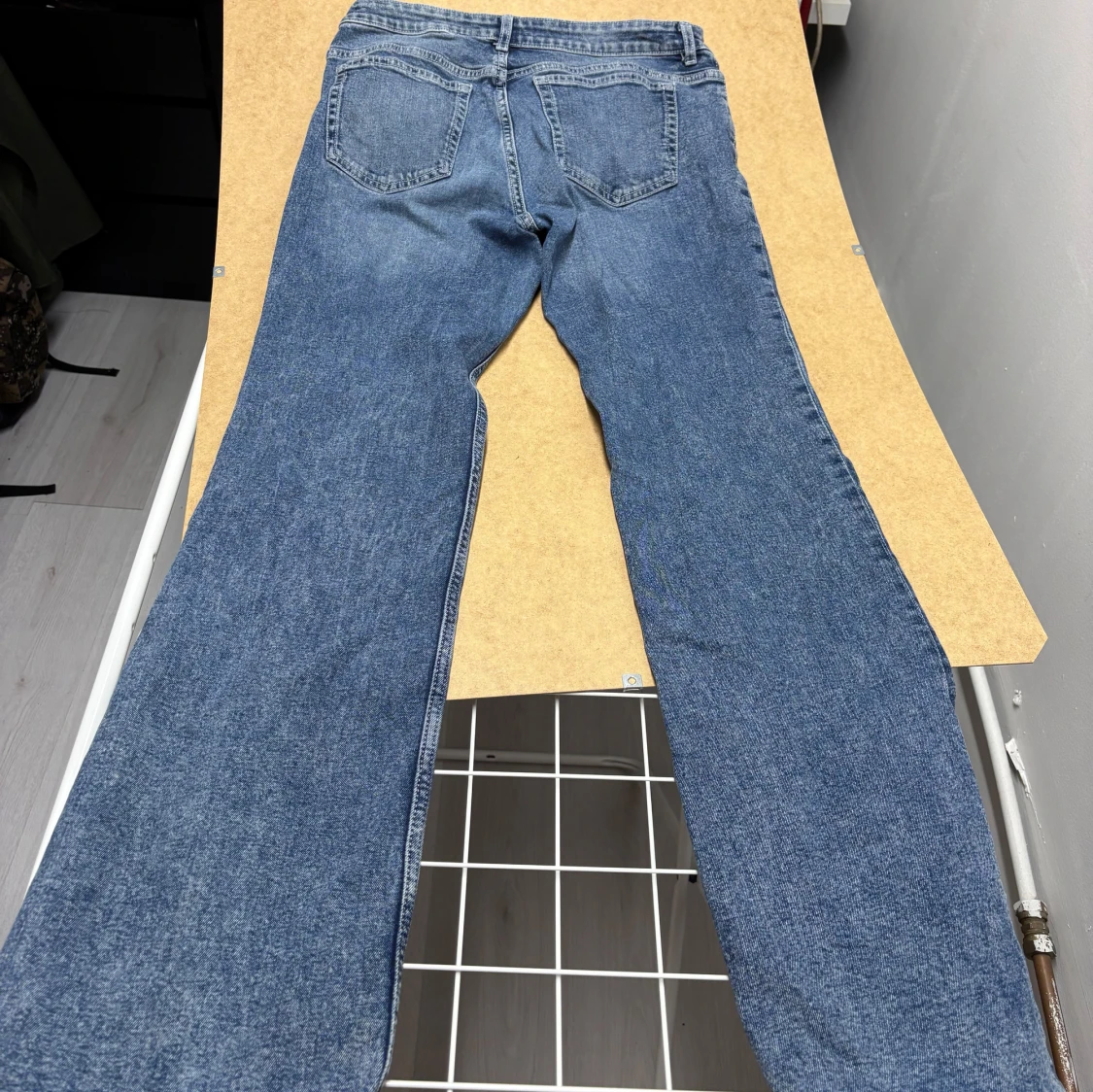 Blå lågmidjade jeans från H&M