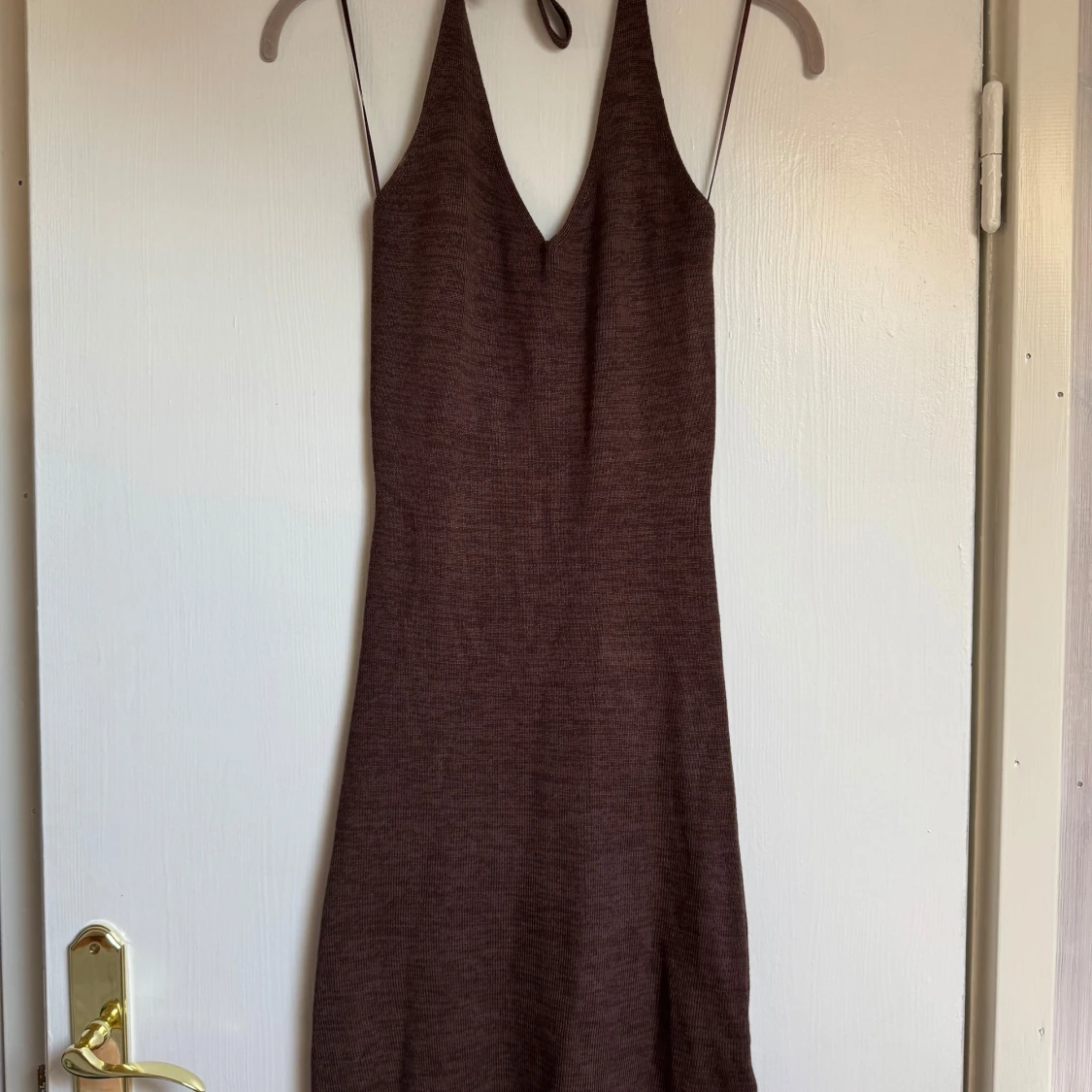 Brun ärmlös klänning med knyt