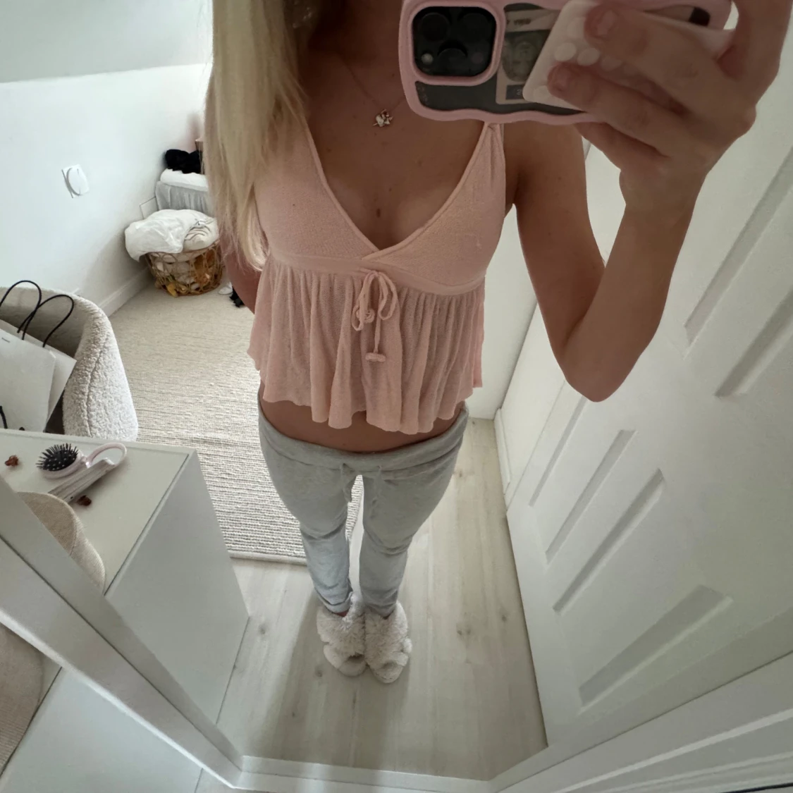 Ljusrosa ärmlös linnetopp med knyt