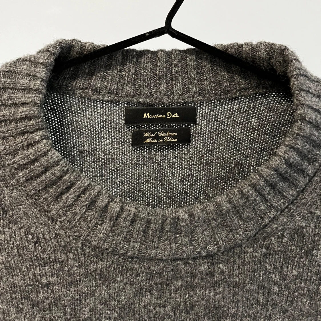 Grå stickad tröja från Massimo Dutti - 1