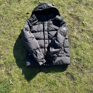 Dunjacka  - M jacka andvönd några gånger nfc scannen är sönder storlek 2