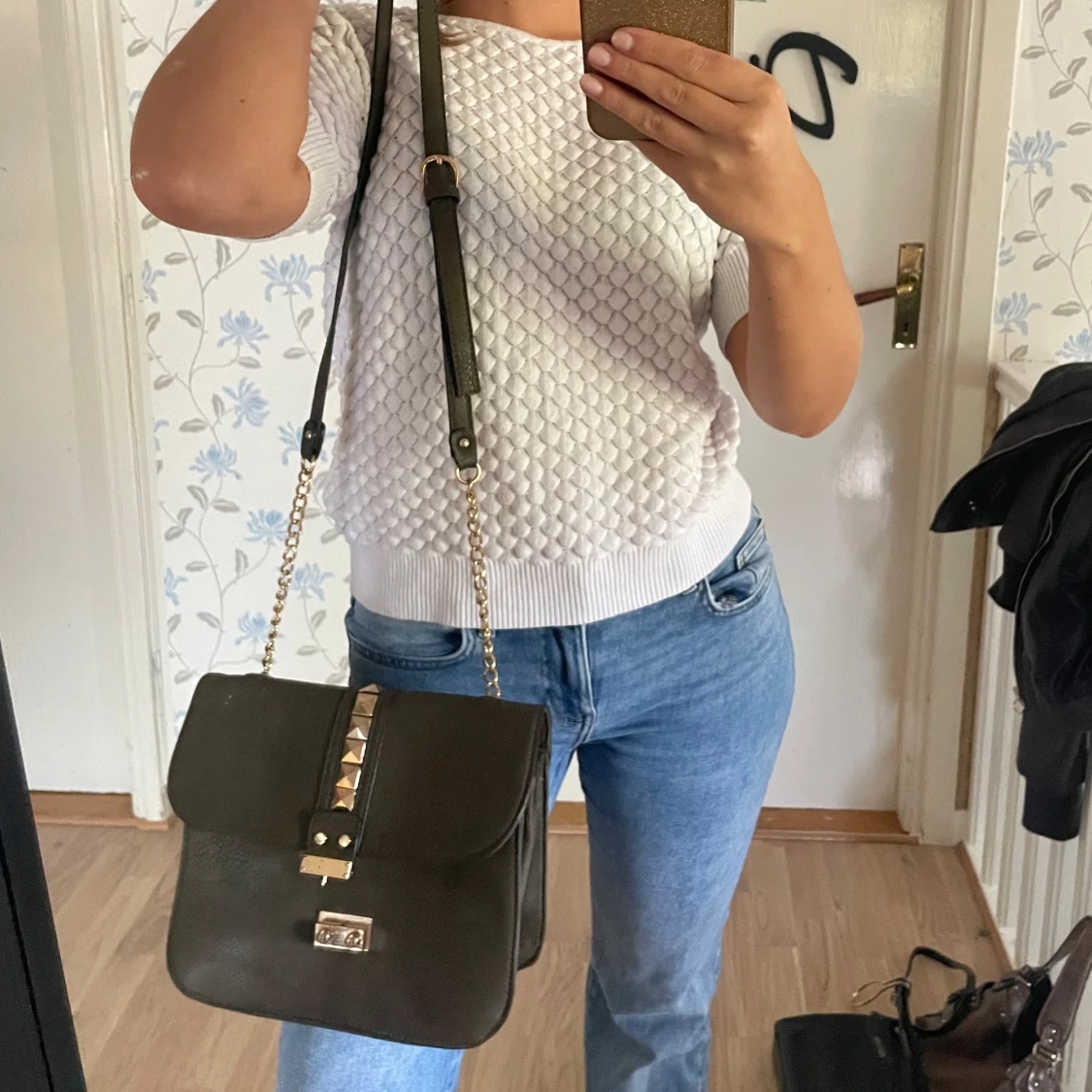 Olivgrön axelväska med gulddetaljer - 3