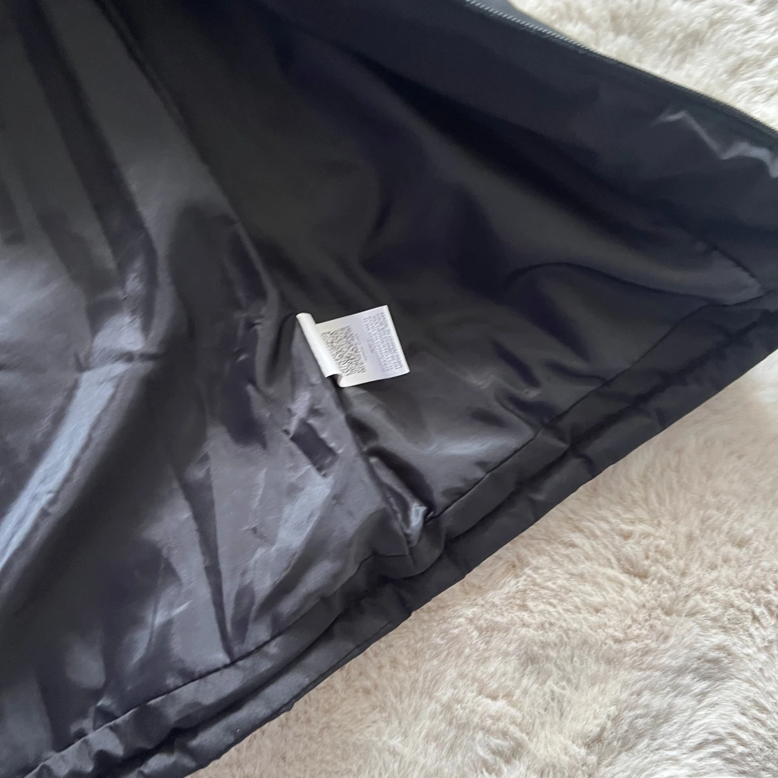 Svart dunväst med huva och dragkedja - 4